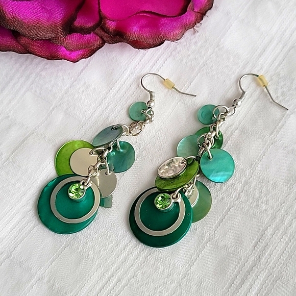 🔥3/$15 Green earrings - Picture 1 of 2